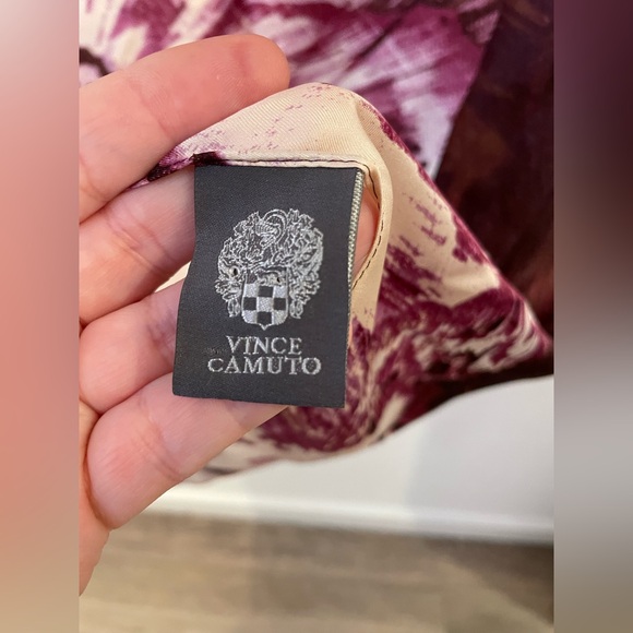 Vince Camuto 100% Silk Scarf Wrap Purple white Floral square 34x34” - Picture 4 of 5